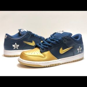 Supreme x SB Dunk Low Jewel Swoosh